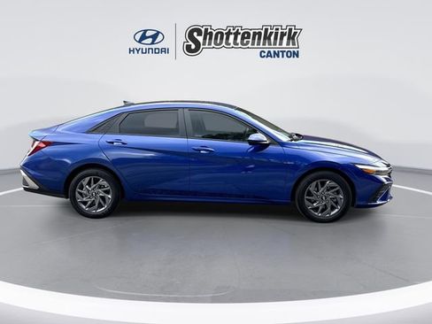 Used 2024 Hyundai Elantra SEL image 9