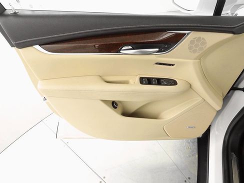 Used 2019 Cadillac XT5 Luxury image 17