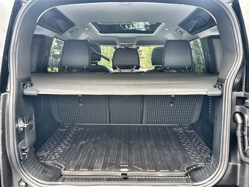 Used 2026 Land Rover Defender 110 S image 18