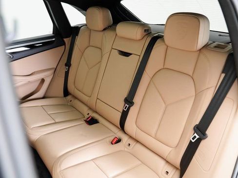 Certified 2025 Porsche Macan image 27