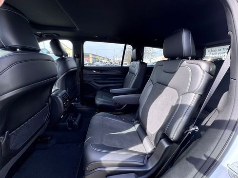 Used 2025 Jeep Grand Cherokee L Altitude image 15