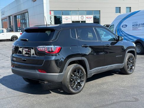 Used 2022 Jeep Compass Latitude w/ Convenience Group AWD/4WD image 4