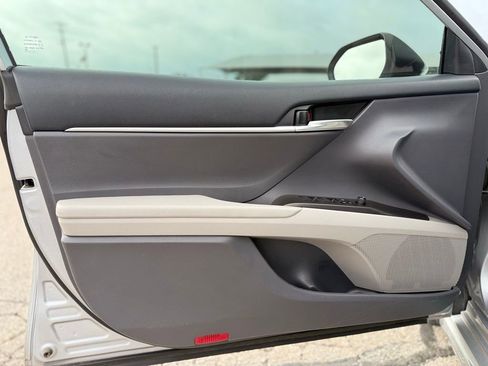 Used 2022 Toyota Camry SE FWD image 8
