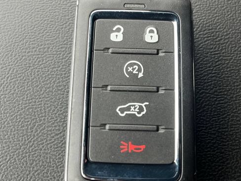 New 2025 Jeep Grand Cherokee Laredo X w/ Luxury Tech Group I AWD/4WD image 19