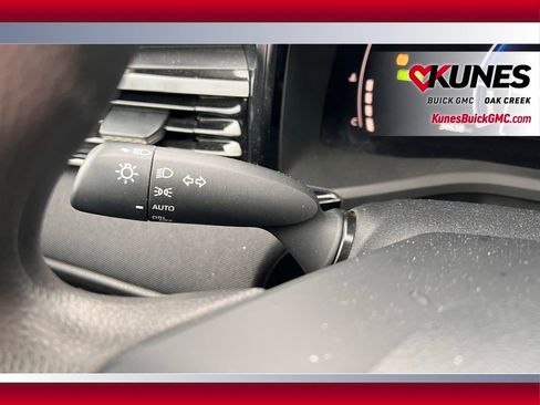 Used 2025 Toyota Camry SE image 14