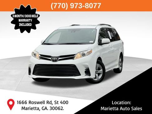 Used 2018 Toyota Sienna LE image 1