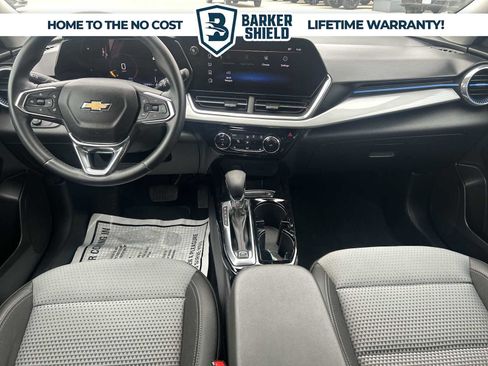 Used 2024 Chevrolet Trax LT w/ Driver Confidence Package image 18
