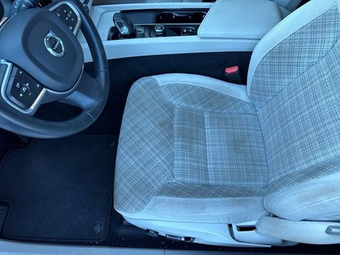 Used 2022 Volvo XC60 B5 Momentum image 10