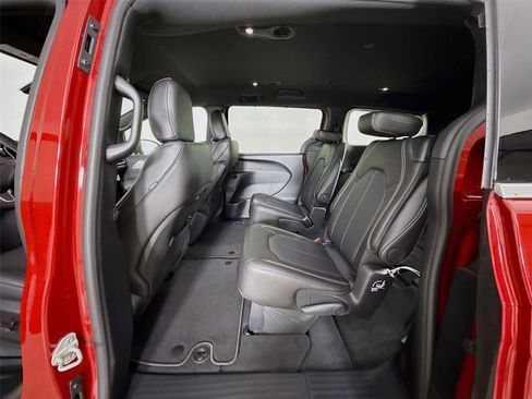 New 2026 Chrysler Pacifica Select image 23
