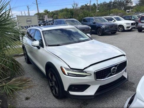 Used 2024 Volvo V60 B5 Cross Country Plus image 4