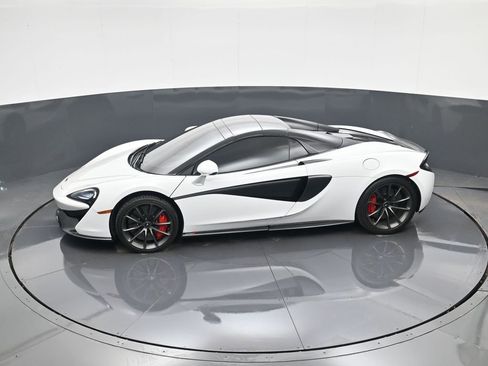 Used 2019 McLaren 570S Spider image 29