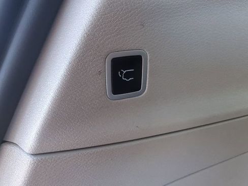 Used 2024 Chrysler Pacifica Touring-L FWD image 13