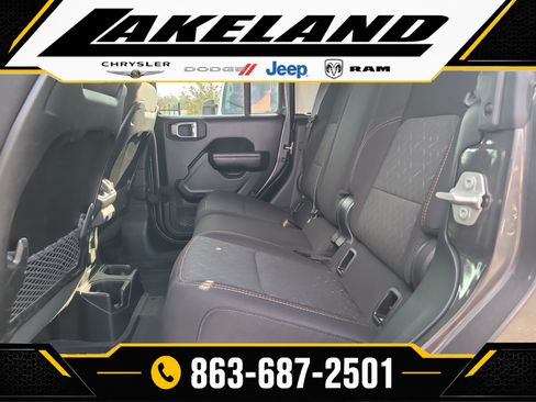 Used 2024 Jeep Gladiator Mojave AWD/4WD image 12