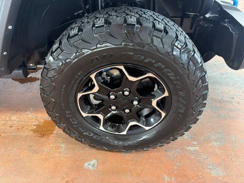 Used 2021 Jeep Wrangler Unlimited Rubicon 4xe w/ Cold Weather Group AWD/4WD image 9