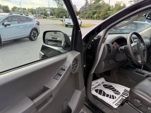 Used 2011 Nissan Xterra PRO-4X w/ Pro-4x Leather Pkg AWD/4WD image 15