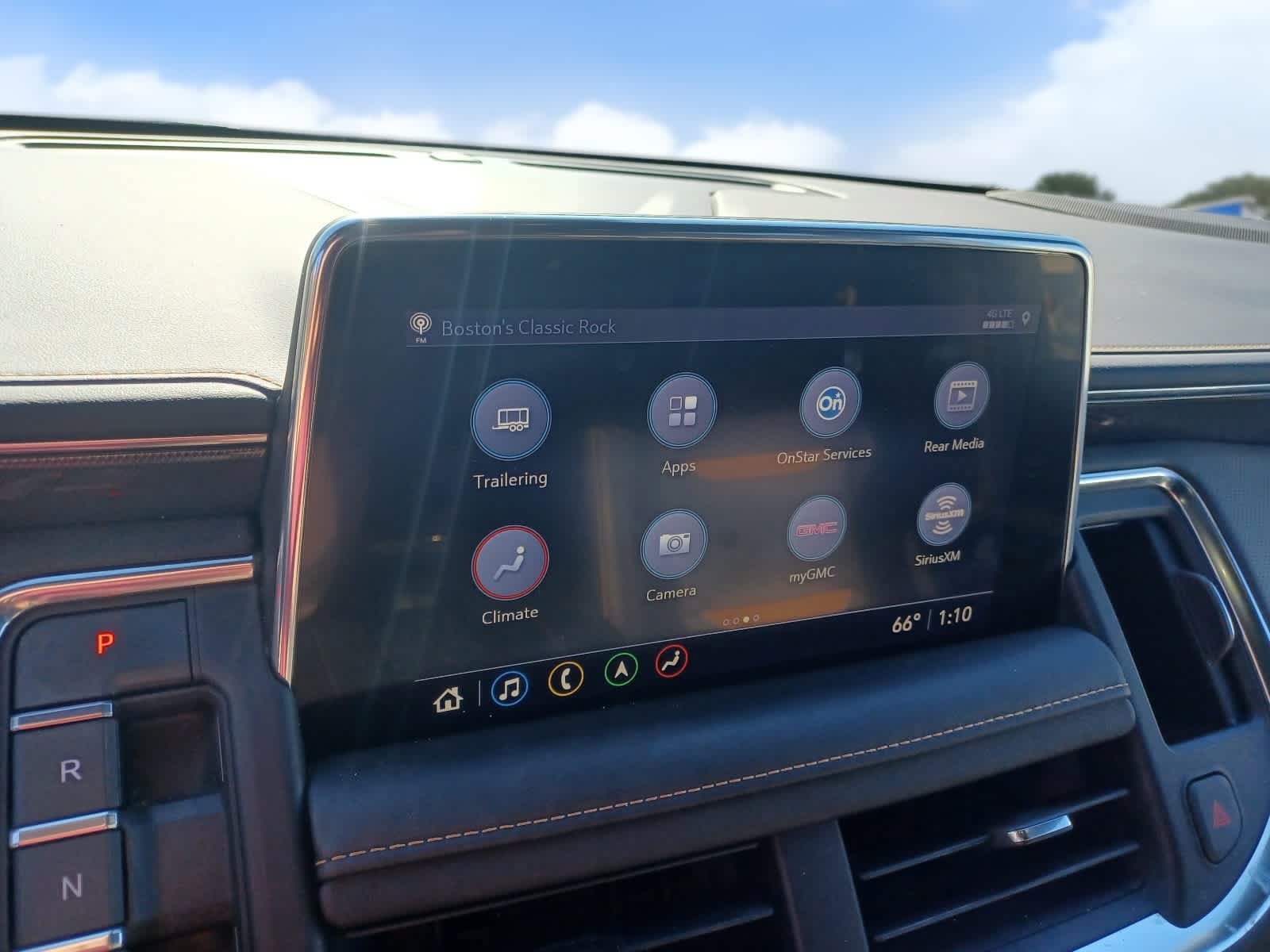 Used 2021 GMC Yukon AT4 w/ AT4 Premium Package AWD/4WD image 11