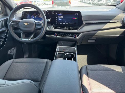 Used 2025 Chevrolet Equinox LT w/ Convenience Package II FWD image 11