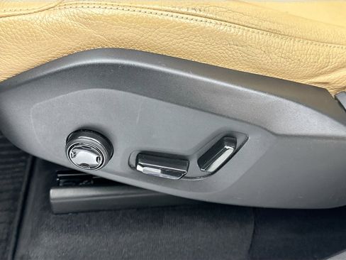 Used 2018 Volvo XC90 T6 Momentum w/ Convenience Package image 19