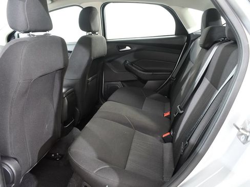 Used 2018 Ford Focus SE w/ Cold Weather Package FWD image 16