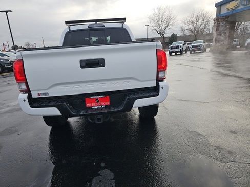 Used 2016 Toyota Tacoma TRD Sport image 46