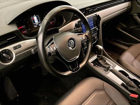 Used 2020 Volkswagen Passat 2.0T SE image 12