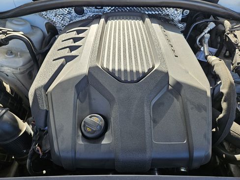 Used 2023 Porsche Macan Turbo image 30