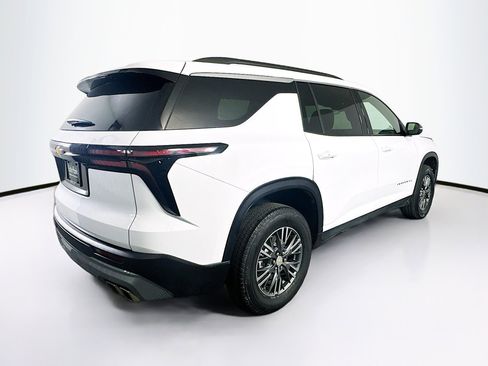 Used 2025 Chevrolet Traverse LT image 9