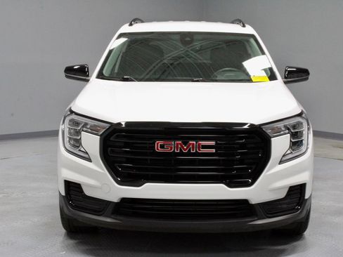 Used 2024 GMC Terrain SLE w/ Driver Convenience Package FWD image 6