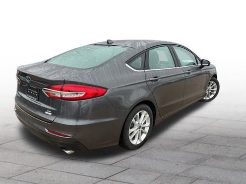Used 2019 Ford Fusion SE image 6