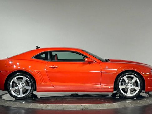 Used 2010 Chevrolet Camaro SS w/ Interior Accent Trim Package RWD image 9