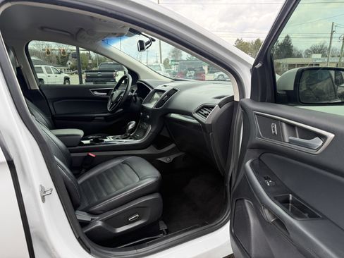 Used 2017 Ford Edge SEL w/ Equipment Group 201A FWD image 10