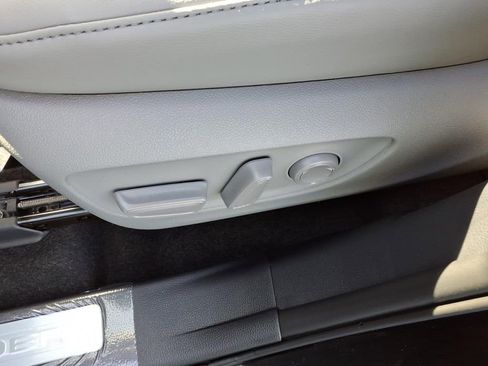 New 2026 Toyota Highlander Limited AWD/4WD image 11