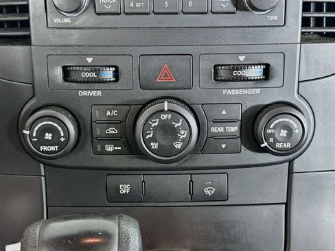 Used 2008 Hyundai Entourage GLS FWD image 21