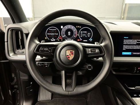 Certified 2025 Porsche Cayenne AWD/4WD image 8