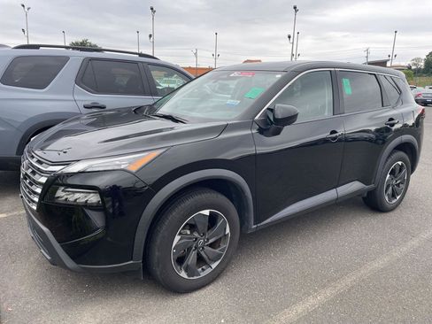 Used 2024 Nissan Rogue SV AWD/4WD image 2