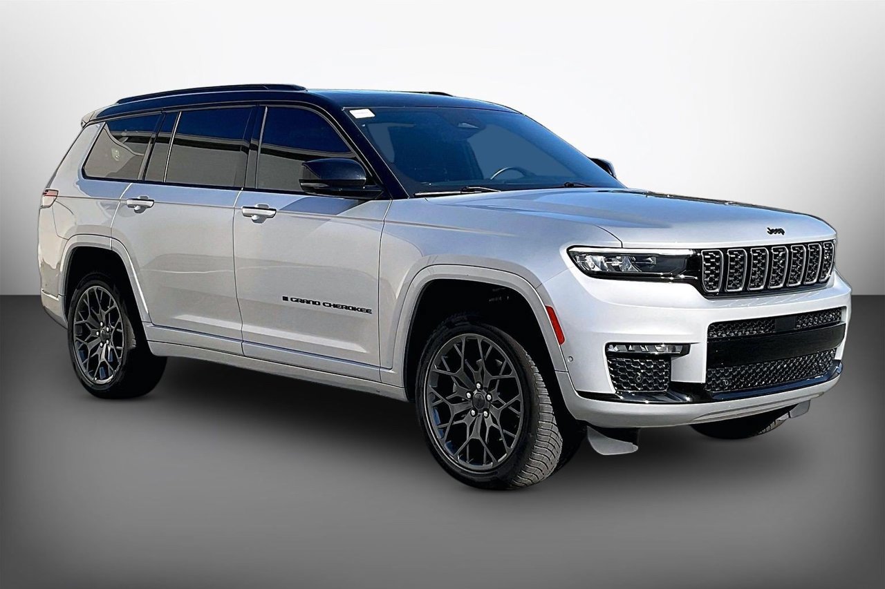 Used 2023 Jeep Grand Cherokee L Summit AWD/4WD image 2