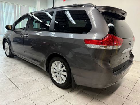 Used 2011 Toyota Sienna Limited image 7