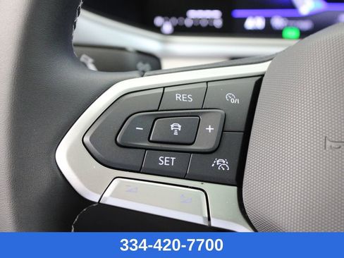 Certified 2025 Volkswagen Taos SE w/ Panoramic Sunroof Package image 22