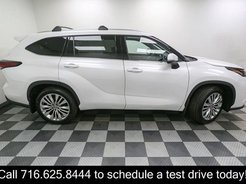 Used 2026 Toyota Highlander Platinum AWD/4WD image 8
