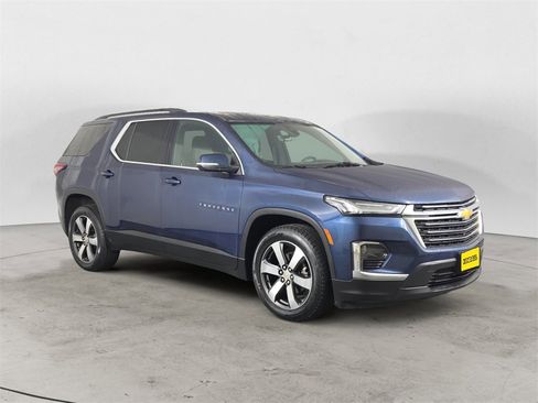 Used 2023 Chevrolet Traverse LT w/ LT Premium Package image 7