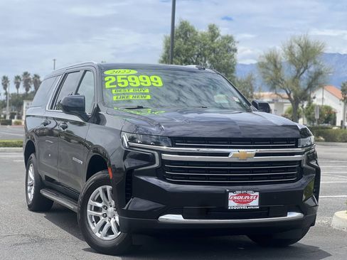 Used 2022 Chevrolet Suburban LT AWD/4WD image 1