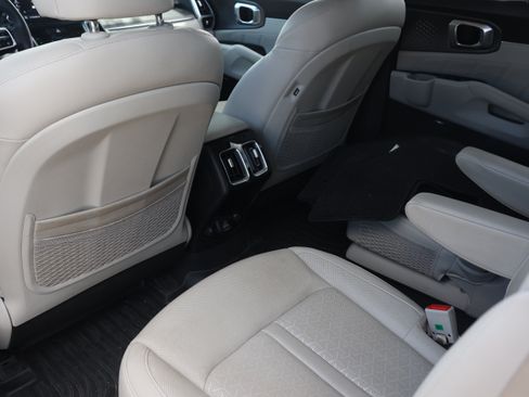 Used 2023 Kia Sorento SX Prestige w/ Panoramic Sunroof Package AWD/4WD image 18