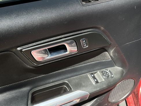 Used 2018 Ford Mustang Coupe RWD image 13