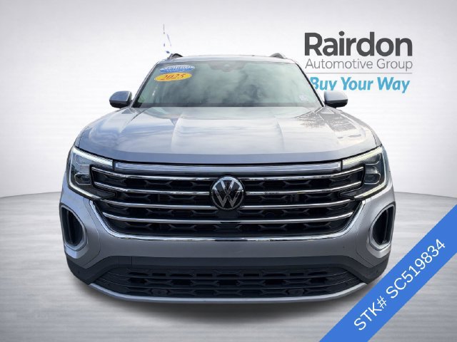 Used 2025 Volkswagen Atlas SE FWD image 2
