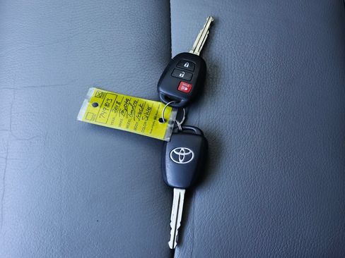 Used 2018 Toyota Tundra Limited w/ Limited Premium Package AWD/4WD image 61