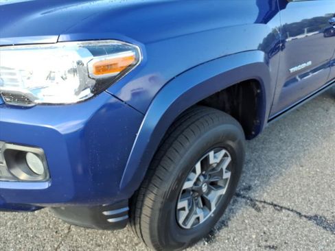Used 2023 Toyota Tacoma SR5 AWD/4WD image 8