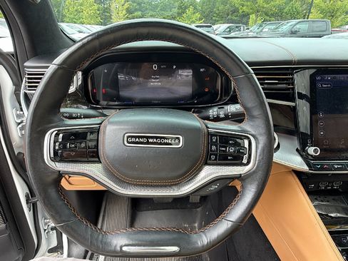 Used 2022 Jeep Grand Wagoneer Series III w/ Rear Seat Video Group 1 AWD/4WD image 29
