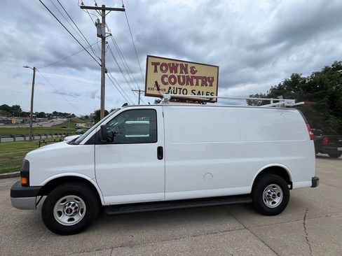 Used 2021 GMC Savana 2500 w/ Driver Convenience Package RWD image 4