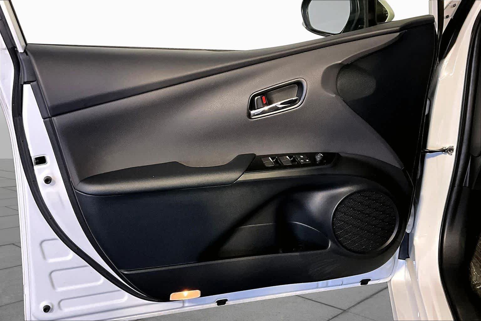 Used 2022 Toyota Prius Prime LE FWD image 22