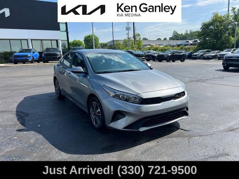 Certified 2024 Kia Forte LXS FWD image 3